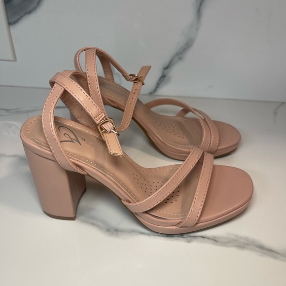 Nude Heels - Picture 2 of 4